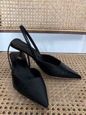 Black Vegan Leather Crocodile Texture Slingback Pointed-Toe Pumps • Size: US7